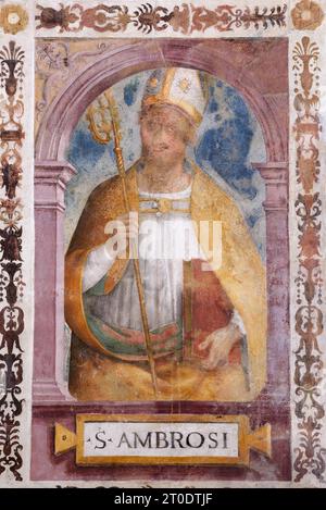 Gavelli, fraction de Sant'Anatolia di Narco (Italie, Ombrie, Valnerina - province de Pérouse), église de San Michele Arcangelo. Cycle d'apsidal de fresques de Giovanni di Pietro, connu sous le nom de Lo Spagna, arc du presbytère avec des figures de saints Banque D'Images