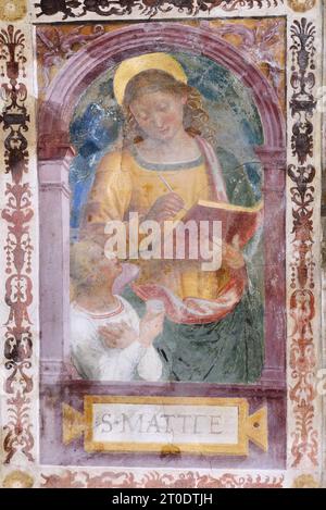 Gavelli, fraction de Sant'Anatolia di Narco (Italie, Ombrie, Valnerina - province de Pérouse), église de San Michele Arcangelo. Cycle d'apsidal de fresques de Giovanni di Pietro, connu sous le nom de Lo Spagna, arc du presbytère avec des figures de saints Banque D'Images