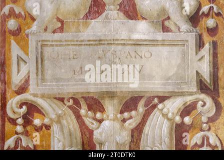 Gavelli, fraction de Sant'Anatolia di Narco (Italie, Ombrie, Valnerina - province de Pérouse), église de San Michele Arcangelo. Cycle apsidal de fresques de Giovanni di Pietro, connu sous le nom de Lo Spagna, couronnement de la Vierge (bassin apsidal), la SS. Pierre et Paul, St. Michel l'Archange, Miracle du Gargano (tambour), signé et daté par l'artiste sur le côté de la fresque Banque D'Images