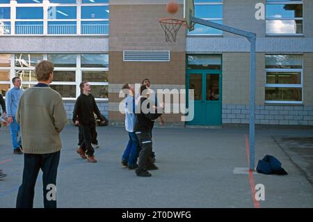 Marcq-en-baroeul France adolescents jouant au basket-ball à l'école Banque D'Images