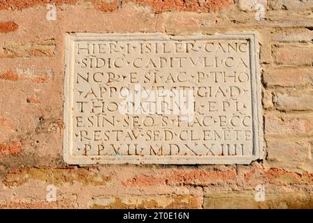 Maiolati Spontini (Marche - an), abbaye de Santa Maria delle Moie, plaque sur la façade portant la date de 1524 Banque D'Images