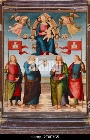 Città della Pieve (Italie, Ombrie, province de Pérouse), Cathédrale des Saints Gervasio et Protasio. Perugino, Madone et enfant avec Saints Gervasio, Pietro, Paolo et Protasio, peinture sur bois Banque D'Images