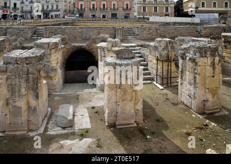 Lecce (Italie, Pouilles, province de Lecce) la place Sant'Oronzo, l'amphithéâtre romain Banque D'Images