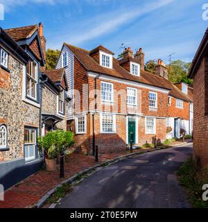 Bâtiments historiques de style local, maisons et chalets à Chapel Hill à Lewes, la ville historique du comté de East Sussex, dans le sud-est de l'Angleterre Banque D'Images