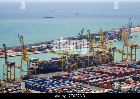 Lamartine, un porte-conteneurs CMA CGM, déchargeant au port industriel de Barcelone Banque D'Images