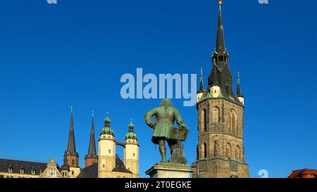 Händel Monument avec Tour Rouge et Market Church St. Marien, Halle an der Saale, Saxe, Allemagne Banque D'Images