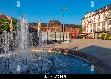 Place du général de Gaulle et Château de Rohan, Saverne (Zabern), Bas-Rhin, Alsace, Grand est, Alsace-Champagne-Ardenne-Lorraine, France Banque D'Images