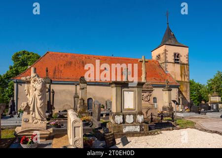 Cimetière Cimetière de Sarralbe avec chapelle la chapelle de la montagne d'Albe, Saaralbe, Saar, Département Moselle, Saartal, grand est, France Banque D'Images