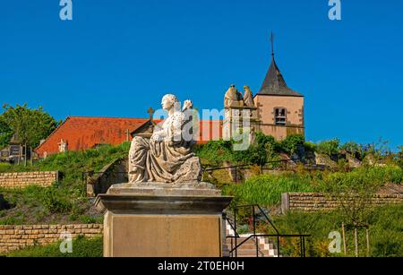 Cimetière Cimetière de Sarralbe avec chapelle la chapelle de la montagne d'Albe, Saaralbe, Saar, Département Moselle, Saartal, grand est, France Banque D'Images