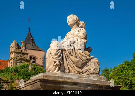 Cimetière Cimetière de Sarralbe avec chapelle la chapelle de la montagne d'Albe, Saaralbe, Saar, Département Moselle, Saartal, grand est, France Banque D'Images