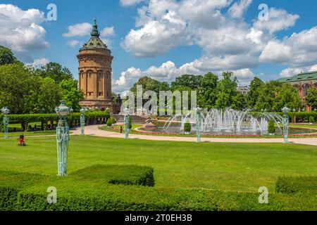 Château d'eau à Frierichsplatz, Mannheim, région métropolitaine Rhin-Neckar, Bade-Württemberg, Allemagne Banque D'Images