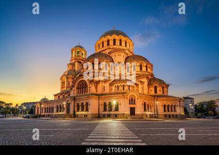Cathédrale Alexandre Nevsky à Sofia, Bulgarie lors d'un coucher de soleil Banque D'Images