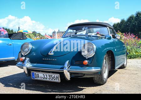 Schwetzingen, Baden-Wuerttemberg, Allemagne, Concours d'élégance dans le parc du château, Porsche 356 Roadster, 1600 cc, construit en 1960 Banque D'Images