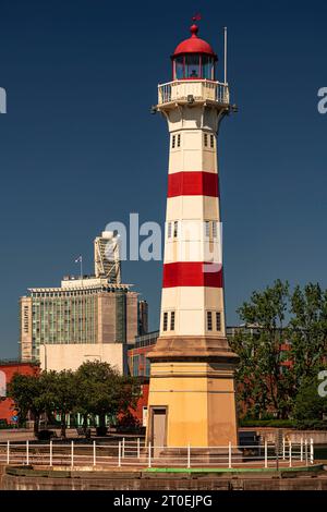 Vieux phare dans le port de Malmö, Skane, Suède Banque D'Images