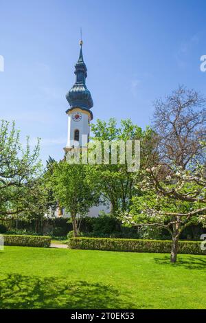 Church St. Josef avec jardin du château, Starnberg, Fünfseenland, haute-Bavière, Bavière, Allemagne, Europe Banque D'Images