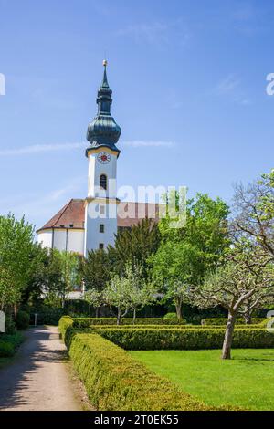 Church St. Josef avec jardin du château, Starnberg, Fünfseenland, haute-Bavière, Bavière, Allemagne, Europe Banque D'Images