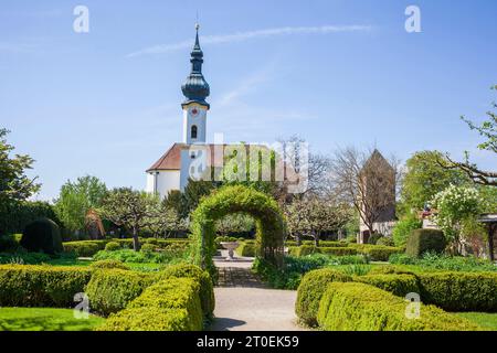 Church St. Josef avec jardin du château, Starnberg, Fünfseenland, haute-Bavière, Bavière, Allemagne, Europe Banque D'Images