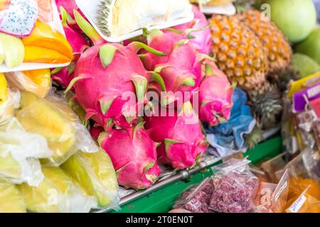 Dragon fruit, marché flottant, Damnoen Saduak Floating Market, Ratchaburi, Bangkok, Thaïlande, Asie Banque D'Images