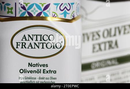 Viersen, Allemagne - juin 9. 2023 : gros plan de la boîte d'huile d'olive italienne Antico Frantoio Banque D'Images