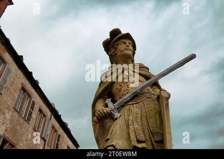 Statue dans le jardin de l'abbaye du monastère de Bronnbach près de Wertheim, vallée de Tauber, Bade-Württemberg, Allemagne Banque D'Images