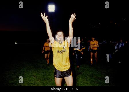 Les loups Steve Bull célèbrent la victoire du championnat de la 3e division après avoir tiré 2-2 avec Sheffield Utd à Molineux 9/5/89 Banque D'Images