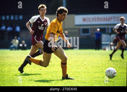 Le footballeur des loups Mick Gooding Wolverhampton Wanderers contre Northampton Town à Molineux 6/5/89 Banque D'Images