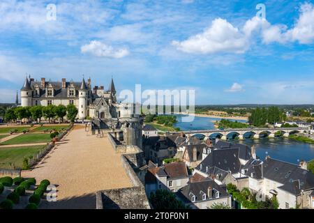 Le château d'Amboise est l'un des châteaux les plus importants de la Loire en termes d'histoire culturelle et fut fréquemment une résidence royale aux 15e et 16e siècles. Il est classé monument historique depuis 1840. Banque D'Images