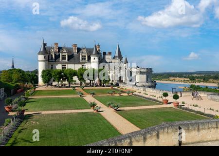 Le château d'Amboise est l'un des châteaux les plus importants de la Loire en termes d'histoire culturelle et fut fréquemment une résidence royale aux 15e et 16e siècles. Il est classé monument historique depuis 1840. Banque D'Images