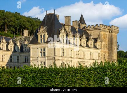 Le château de Villandry est situé à environ 17 km à l'ouest de la ville de Tours. Le village éponyme de Villandry est situé sur le cher et est la dernière commune avant sa confluence avec la Loire. Banque D'Images