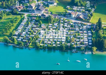 Mondsee, lac Mondsee, camping mobile home, voiliers à Salzkammergut, haute-Autriche, Autriche Banque D'Images