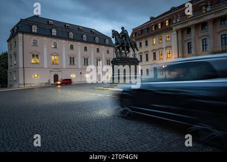 Weimar im Bundesland Thüringen Platz der Demokratie mit der Herzogin Anna Amalia Bibliothek sowie der Hochschule für Musik Franz Liszt - 06.10.2023 Weimar *** Weimar dans l'État fédéral de Thuringe place de la démocratie avec la Bibliothèque de la Duchesse Anna Amalia et l'École de musique Franz Liszt 06 10 2023 Weimar crédit : Imago/Alamy Live News Banque D'Images