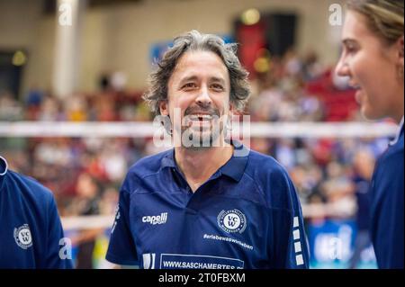 Stuttgart, Deutschland. 06 octobre 2023. Benedikt Frank (entraîneur VC Wiesbaden) Allianz MTV Stuttgart - VC Wiesbaden, Sport, Volleyball, Bundesliga, Frauen, VBL, saison 2023/24, Spiel 1, 06.10.2023, Stuttgart (SCHARRena), DEU Foto : Eibner/Sandy Dinkelacker crédit : dpa/Alamy Live News Banque D'Images