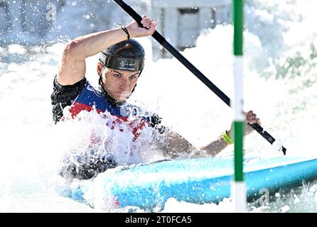 Vaires-sur-Marne, d'Île-de-France, France. 06 octobre 2023. 2023 finales de la coupe du monde de canoë. Stade nautique Olympique. Vaires-sur-Marne, d'Île-de-France. Jonny Dickson (GBR) en kayak Homme lors de la finale de la coupe du monde de canoë 2023 au Stade nautique Olympique, France. Crédit : Sport in Pictures/Alamy Live News Banque D'Images