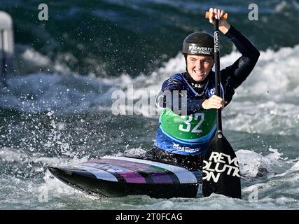 Vaires-sur-Marne, d'Île-de-France, France. 06 octobre 2023. 2023 finales de la coupe du monde de canoë. Stade nautique Olympique. Vaires-sur-Marne, d'Île-de-France. Ellis Miller (GBR) en canoë féminin lors de la finale de la coupe du monde de canoë 2023 au Stade nautique Olympique, France. Crédit : Sport in Pictures/Alamy Live News Banque D'Images
