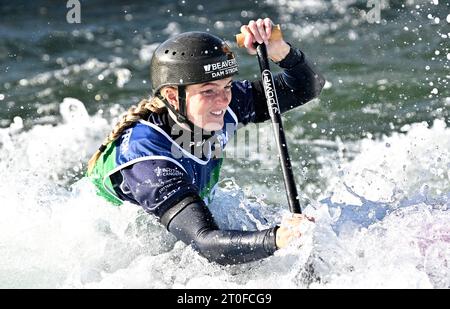 Vaires-sur-Marne, d'Île-de-France, France. 06 octobre 2023. 2023 finales de la coupe du monde de canoë. Stade nautique Olympique. Vaires-sur-Marne, d'Île-de-France. Ellis Miller (GBR) en canoë féminin lors de la finale de la coupe du monde de canoë 2023 au Stade nautique Olympique, France. Crédit : Sport in Pictures/Alamy Live News Banque D'Images