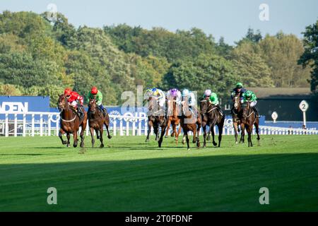 Ascot, Berkshire, Royaume-Uni. 6 octobre 2023. Horse Hampden Park monté par le jockey Oisin Murphy remporte les Heros novice Stakes à l'hippodrome d'Ascot lors du meeting Autumn Racing Friday. Propriétaire Sir Alex Ferguson. Entraîneur Andrew Balding. Éleveur Sir Alex Ferguson. Crédit : Maureen McLean/Alamy Live News Banque D'Images