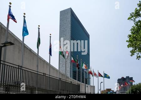 Vue du bâtiment du Secrétariat des Nations Unies, un gratte-ciel au siège des Nations Unies dans le quartier Turtle Bay à Manhattan Banque D'Images