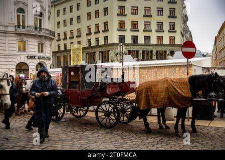 Les calèches appelées faïeux à Innere Stadt à Vienne, en Autriche. Banque D'Images