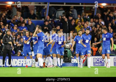 Birmingham, Royaume-Uni. 06 octobre 2023. Les joueurs de Birmingham City célèbrent le 3e but devant leur Dug Out lors du match EFL Sky Bet Championship entre Birmingham City et West Bromwich Albion à St Andrews, Birmingham, Angleterre le 6 octobre 2023. Photo de Stuart Leggett. Usage éditorial uniquement, licence requise pour un usage commercial. Aucune utilisation dans les Paris, les jeux ou les publications d'un seul club/ligue/joueur. Crédit : UK Sports pics Ltd/Alamy Live News Banque D'Images