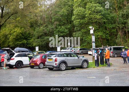 Lake District White Moss parking à Ambleside sur la route A591, les marcheurs paient pour le parking avant de partir sur les promenades de mousse blanche, Angleterre, Royaume-Uni Banque D'Images