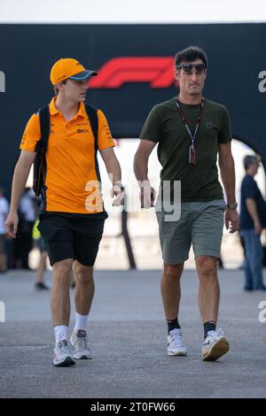DOHA,QATAR.6E OCT 2023 OSCAR PIASTRI (AUS) MCLAREN ET MARK WEBBER (AUS).AHMAD AL-SHEHAB/ALAMY LIVE NEWS Banque D'Images