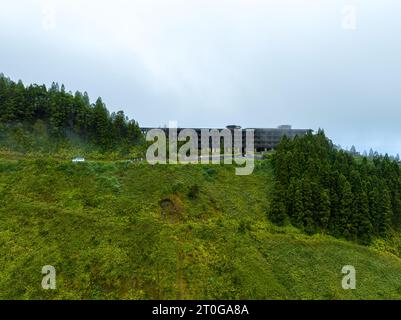 La vue du point de vue de Miradouro da Vista do Rei sur les lacs Sete Cidades de l'île de Sao Miguel dans les Açores, Portugal Banque D'Images