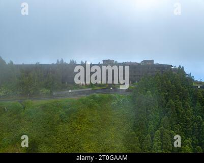 La vue du point de vue de Miradouro da Vista do Rei sur les lacs Sete Cidades de l'île de Sao Miguel dans les Açores, Portugal Banque D'Images