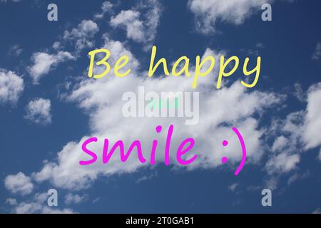 Devis. Dire. Citations motivantes et inspirantes - soyez heureux et souriez. Banque D'Images