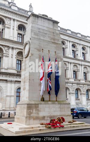 Le cénotaphe à Whitehall Londres, souvenir de ceux qui ont perdu la vie dans les guerres et les conflits, Angleterre, Royaume-Uni, septembre 2023 Banque D'Images