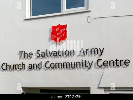 Panneaux pour l'église et le centre communautaire de l'Armée du Salut, Woodbridge, Suffolk, Angleterre, Royaume-Uni Banque D'Images