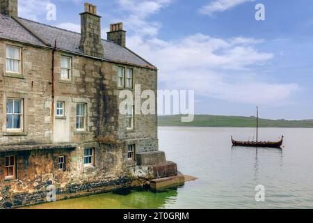 Lerwick Old Town a été le lieu de plusieurs scènes de films avec Jimmy Perez pour la série télévisée Shetlands. Banque D'Images