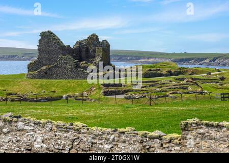 Jarlshof est une colonie préhistorique de Sumburgh, dans les îles Shetland, en Écosse. Banque D'Images