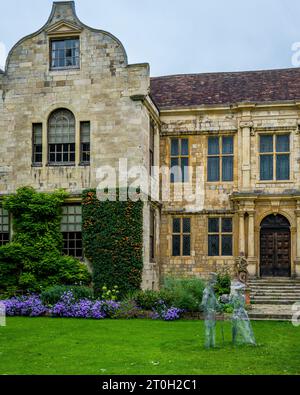 Exposition fantomatique dans les jardins de la Maison des Tresurers, York Banque D'Images