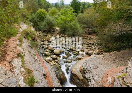 Le Brent de l’Art, une formation rocheuse naturelle ressemblant à un canyon situé à Sant’Antonio di Tortal à Borgo Valbelluna, Vénétie, Italie Banque D'Images